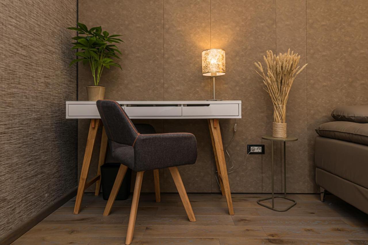Promenada Studios Μπρασόβ Εξωτερικό φωτογραφία