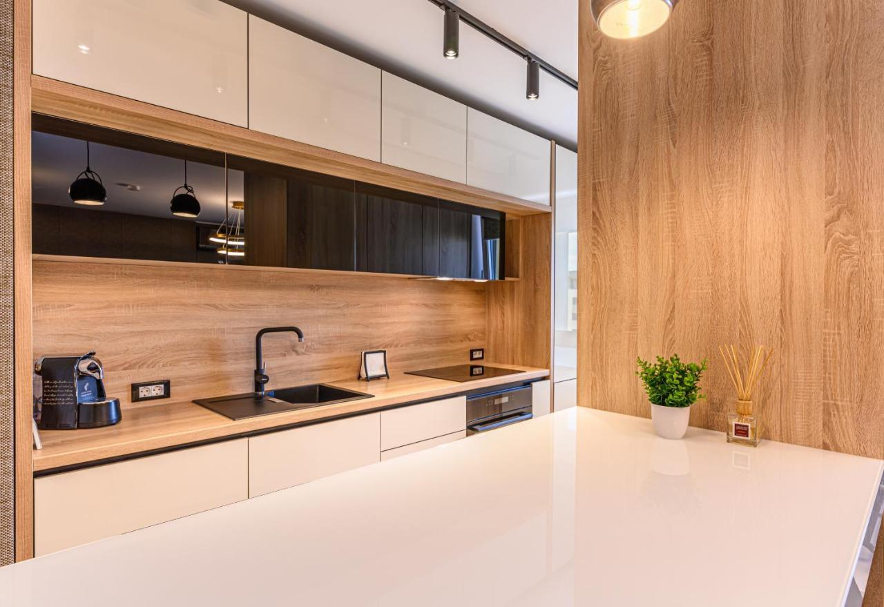 Promenada Studios Μπρασόβ Εξωτερικό φωτογραφία